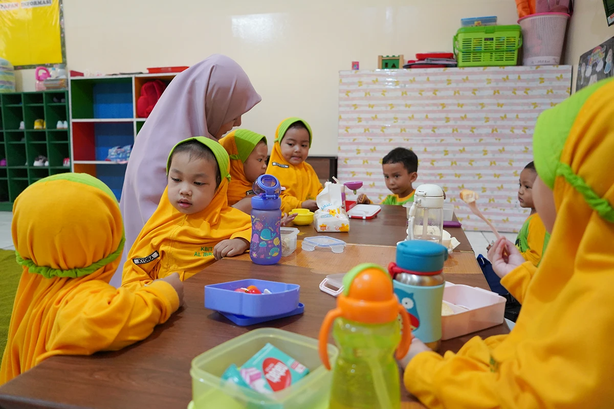 Momen bermain di KB Al Ibrah