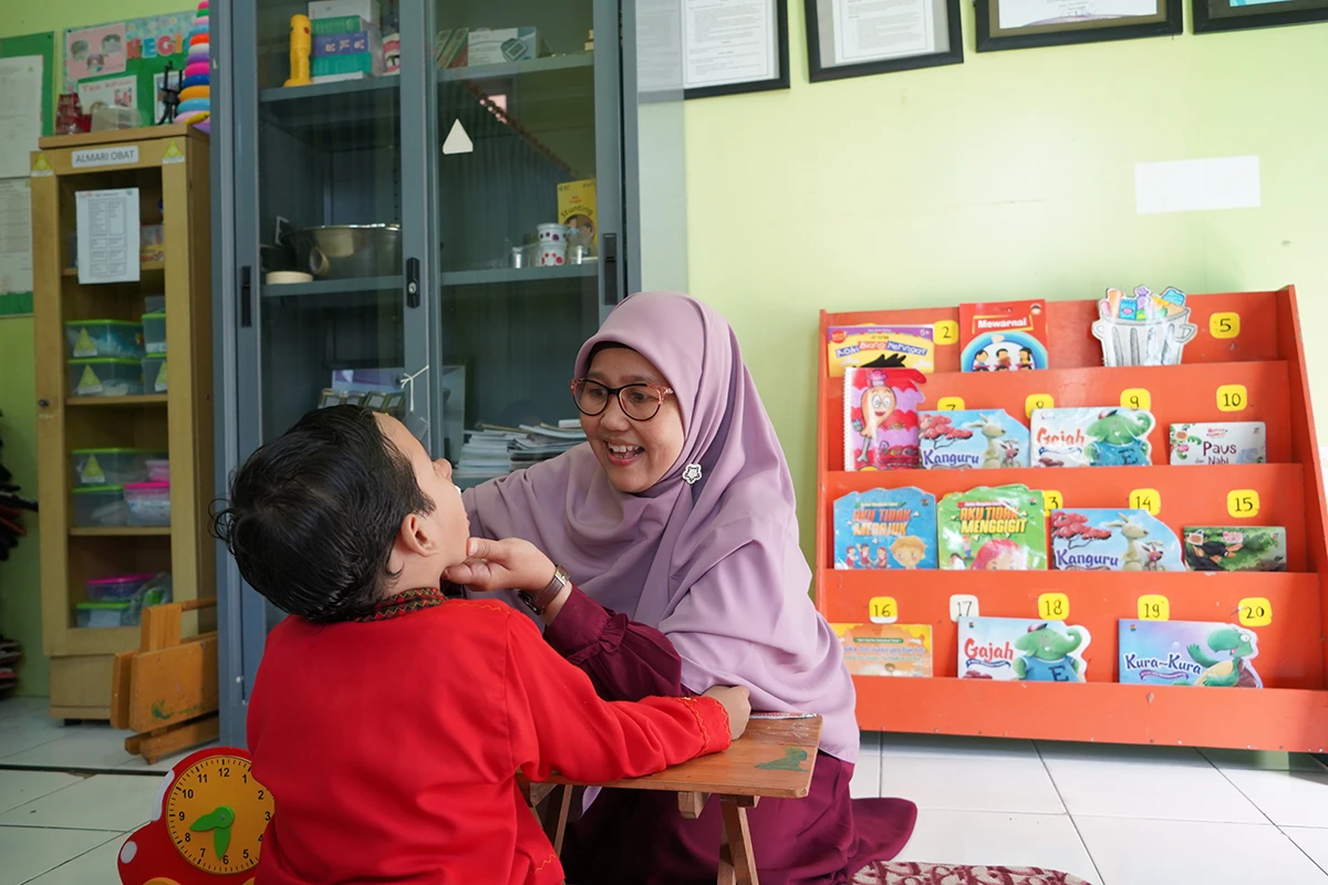 Anak-anak belajar bersama dalam program inklusi KB-TK IT Al Ibrah
